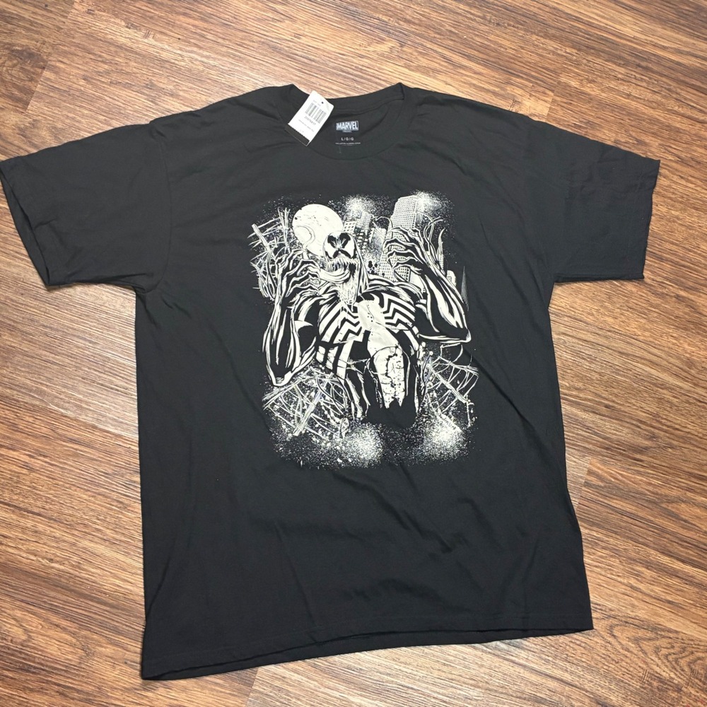 NWT Marvel Venom Black White Jumbo Graphic T-Shirt Men's Large Mad Engine
